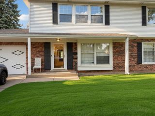 9270 N Courtland Drive 1, Niles, IL 60714