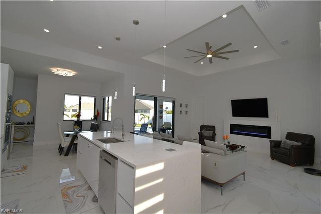 121 NW 10th AVE, Cape Coral, FL 33993