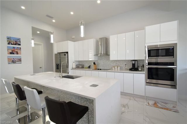 121 NW 10th AVE, Cape Coral, FL 33993