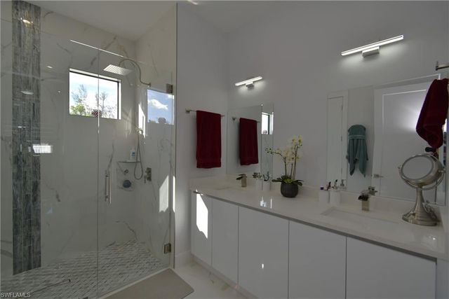 121 NW 10th AVE, Cape Coral, FL 33993