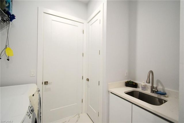 121 NW 10th AVE, Cape Coral, FL 33993