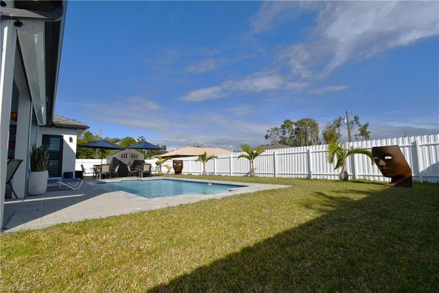 121 NW 10th AVE, Cape Coral, FL 33993