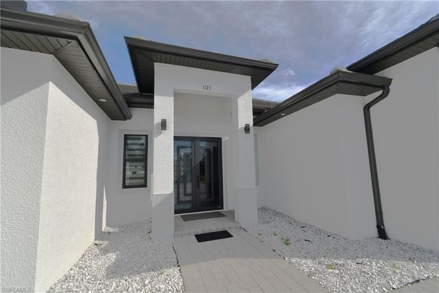 121 NW 10th AVE, Cape Coral, FL 33993