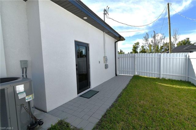 121 NW 10th AVE, Cape Coral, FL 33993