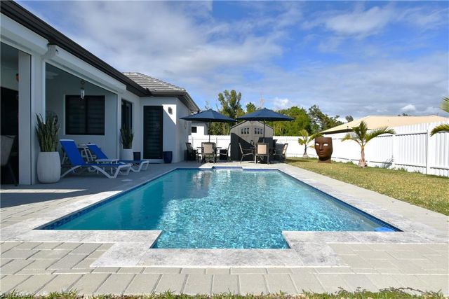 121 NW 10th AVE, Cape Coral, FL 33993