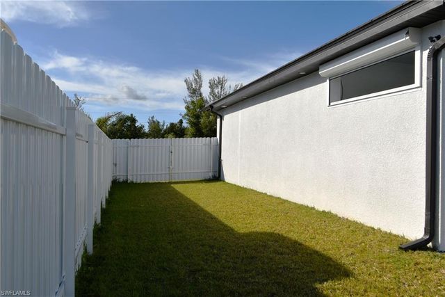 121 NW 10th AVE, Cape Coral, FL 33993