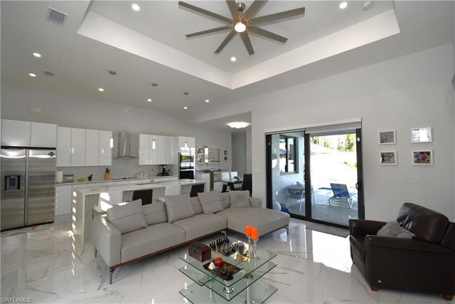 121 NW 10th AVE, Cape Coral, FL 33993