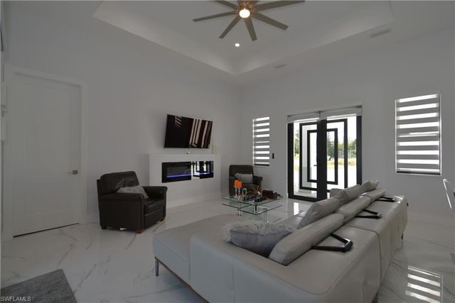 121 NW 10th AVE, Cape Coral, FL 33993