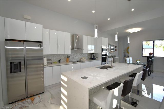 121 NW 10th AVE, Cape Coral, FL 33993