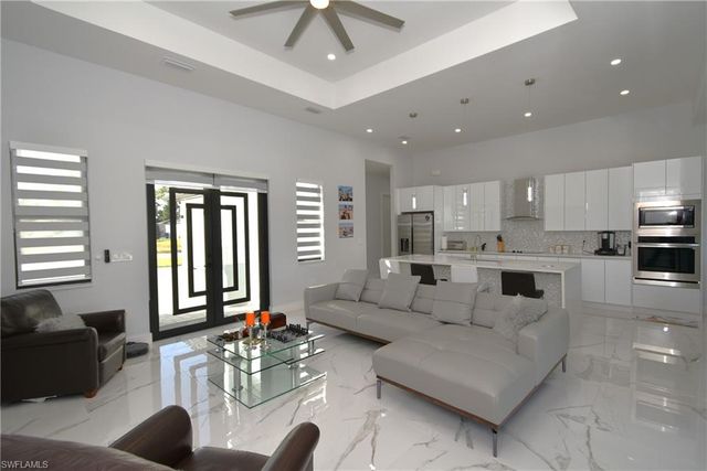 121 NW 10th AVE, Cape Coral, FL 33993