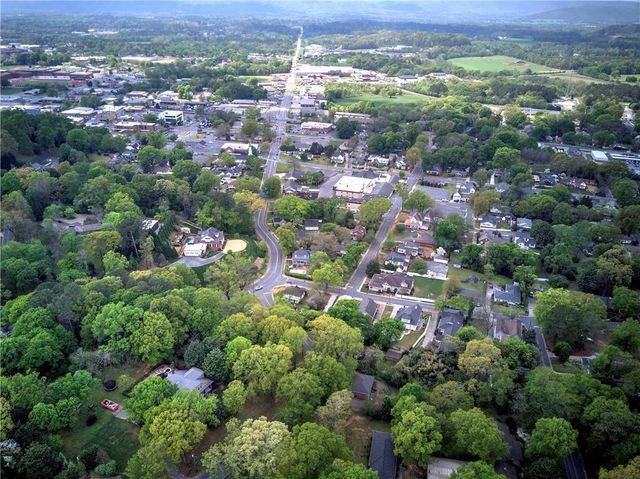 421 Boulevard Heights, Calhoun, GA 30701