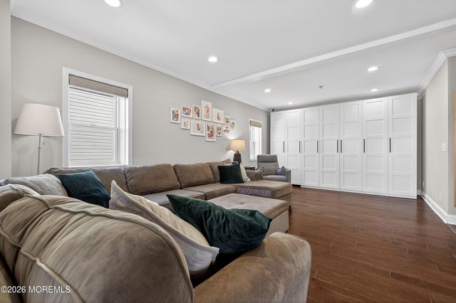 47 E Sedgwick Street, Monroe, NJ 08831