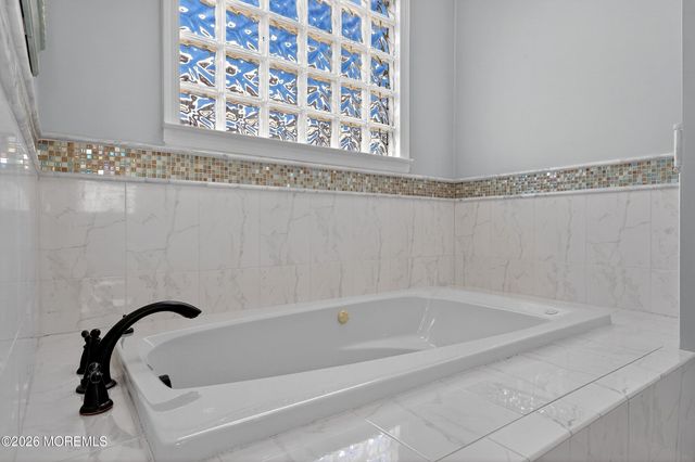 47 E Sedgwick Street, Monroe, NJ 08831