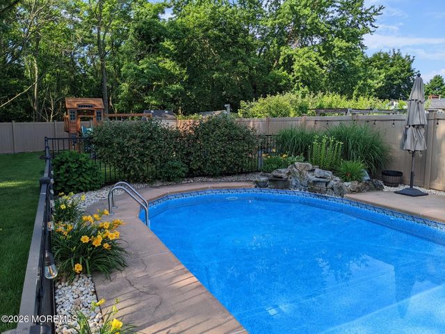 47 E Sedgwick Street, Monroe, NJ 08831