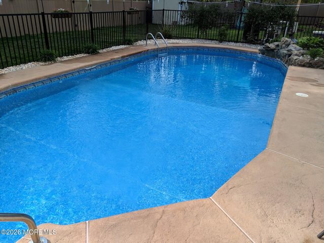 47 E Sedgwick Street, Monroe, NJ 08831