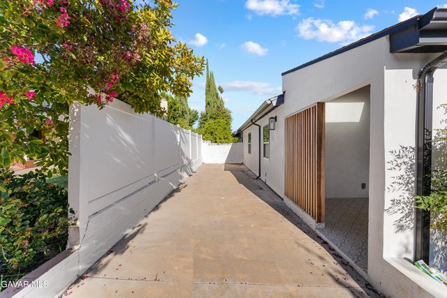 10960 Baton Rouge Avenue, Porter Ranch, CA 91326