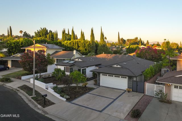 10960 Baton Rouge Avenue, Porter Ranch, CA 91326
