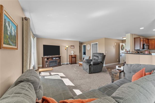 1706 Applejack Drive, Wapakoneta, OH 45895