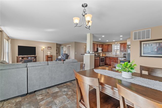 1706 Applejack Drive, Wapakoneta, OH 45895