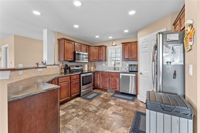 1706 Applejack Drive, Wapakoneta, OH 45895