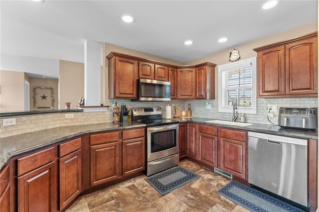 1706 Applejack Drive, Wapakoneta, OH 45895