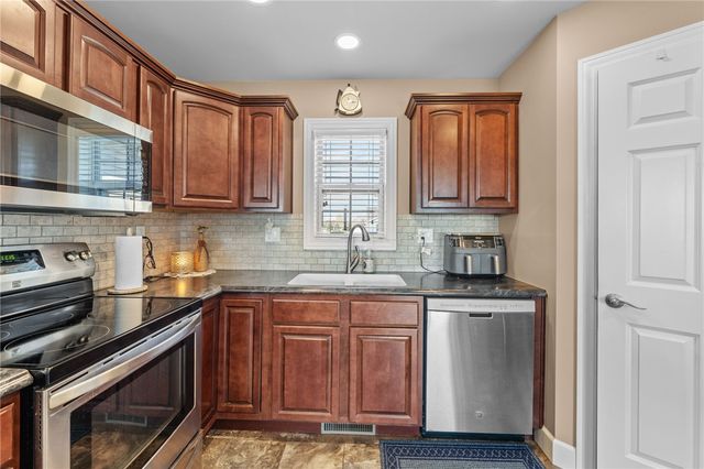 1706 Applejack Drive, Wapakoneta, OH 45895