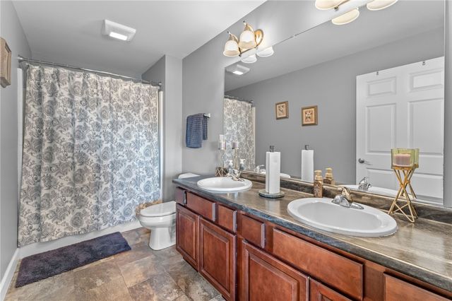 1706 Applejack Drive, Wapakoneta, OH 45895