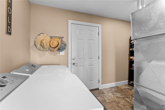 1706 Applejack Drive, Wapakoneta, OH 45895