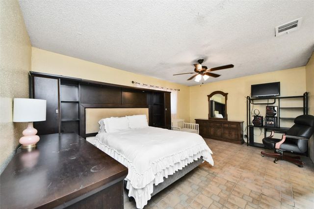 12026 Sela Ln, Houston, TX 77072