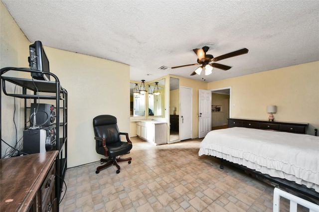 12026 Sela Ln, Houston, TX 77072