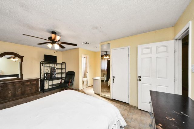 12026 Sela Ln, Houston, TX 77072