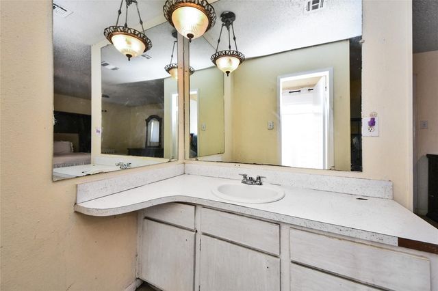 12026 Sela Ln, Houston, TX 77072