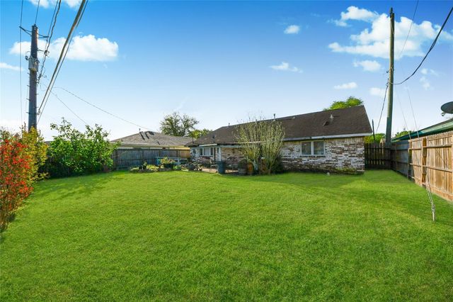 12026 Sela Ln, Houston, TX 77072