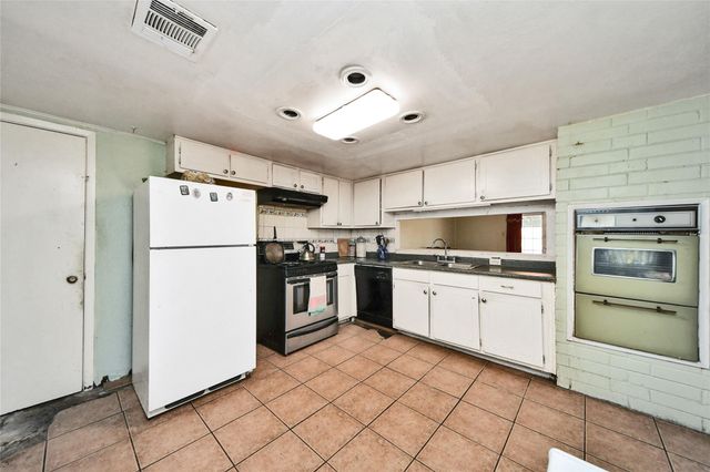 12026 Sela Ln, Houston, TX 77072