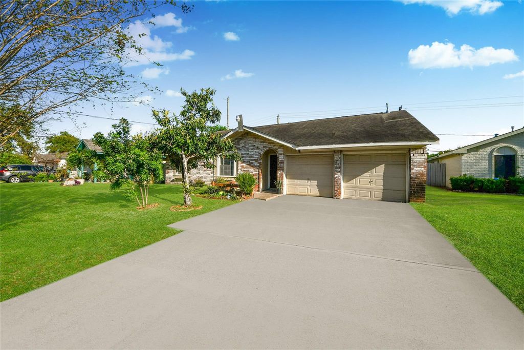 12026 Sela Ln, Houston, TX 77072