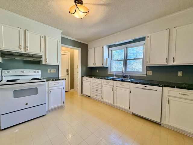 250 Dixieland Trail, Batesburg-leesville, SC 29070