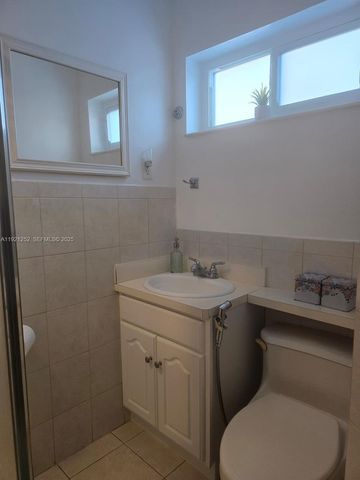 2733 Washington St, Hollywood, FL 33020