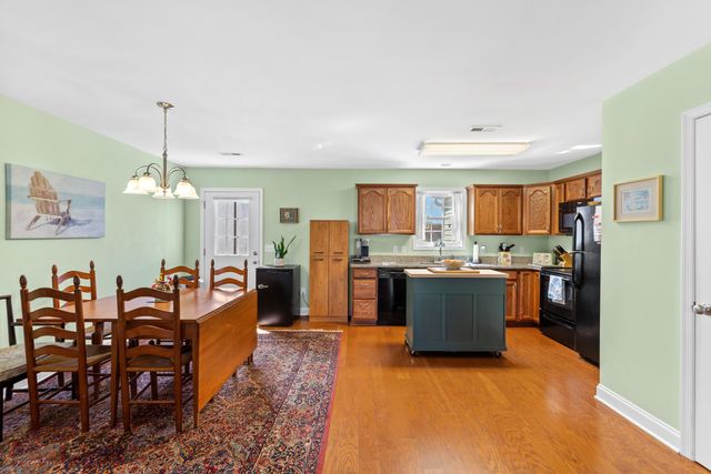 809 CARSON CIR, Grottoes, VA 24441