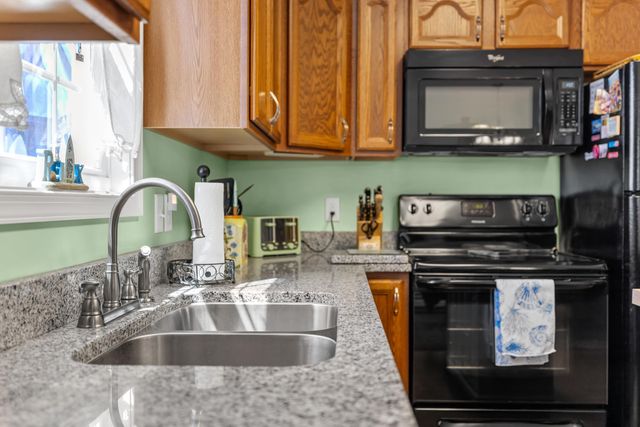 809 CARSON CIR, Grottoes, VA 24441