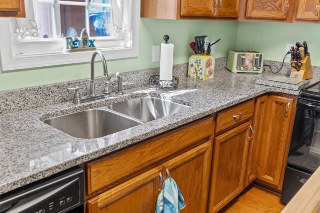 809 CARSON CIR, Grottoes, VA 24441