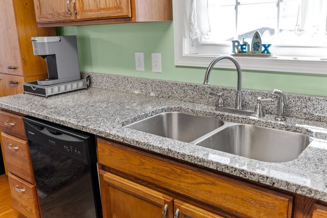 809 CARSON CIR, Grottoes, VA 24441