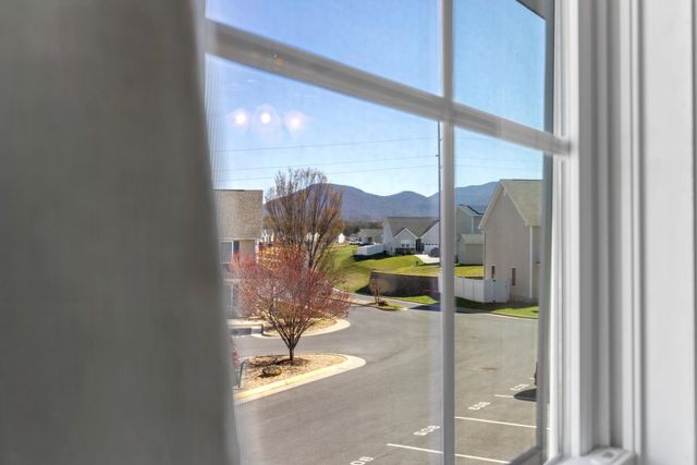 809 CARSON CIR, Grottoes, VA 24441