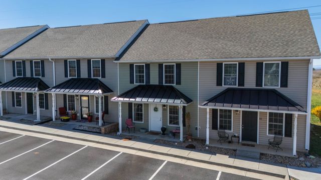 809 CARSON CIR, Grottoes, VA 24441