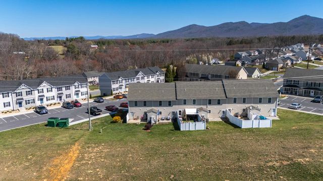 809 CARSON CIR, Grottoes, VA 24441