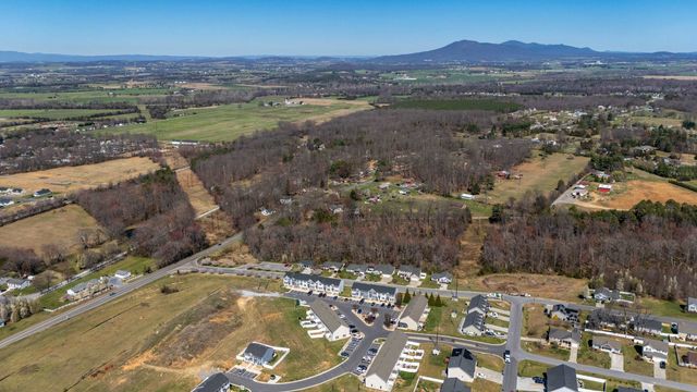 809 CARSON CIR, Grottoes, VA 24441