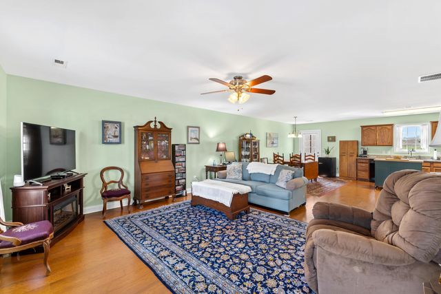 809 CARSON CIR, Grottoes, VA 24441