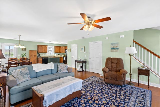 809 CARSON CIR, Grottoes, VA 24441