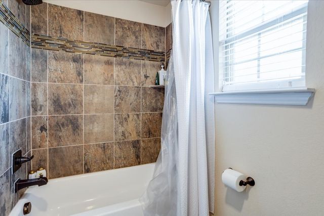 303 Fountain Creek Court, Ovilla, TX 75154