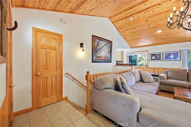 915 Brentwood Drive, Lake Arrowhead, CA 92352