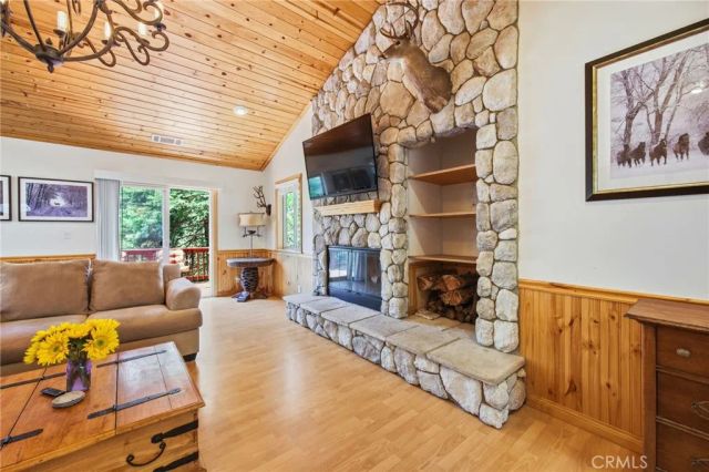 915 Brentwood Drive, Lake Arrowhead, CA 92352
